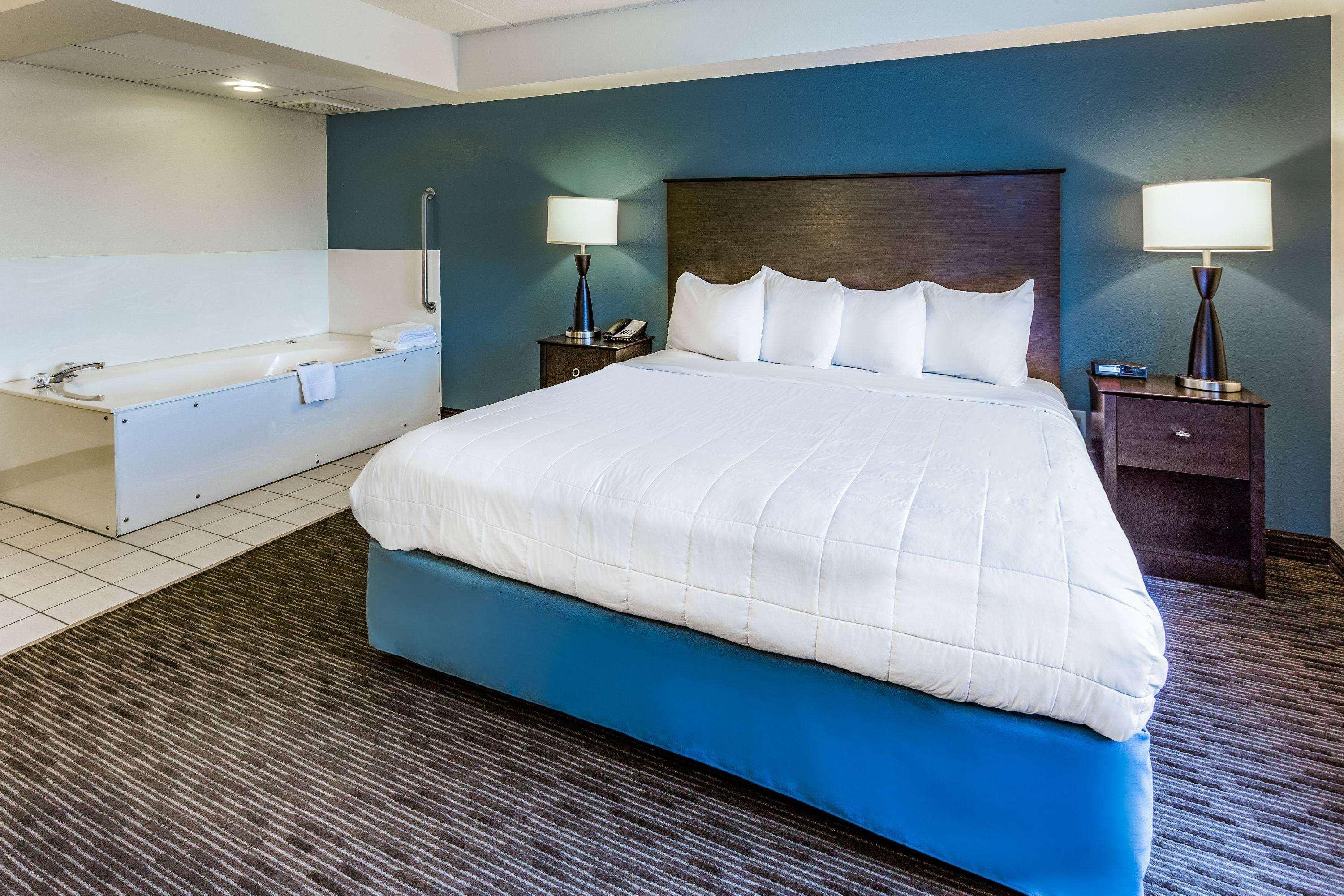 Americinn By Wyndham Hotel And Suites Long Lake Экстерьер фото