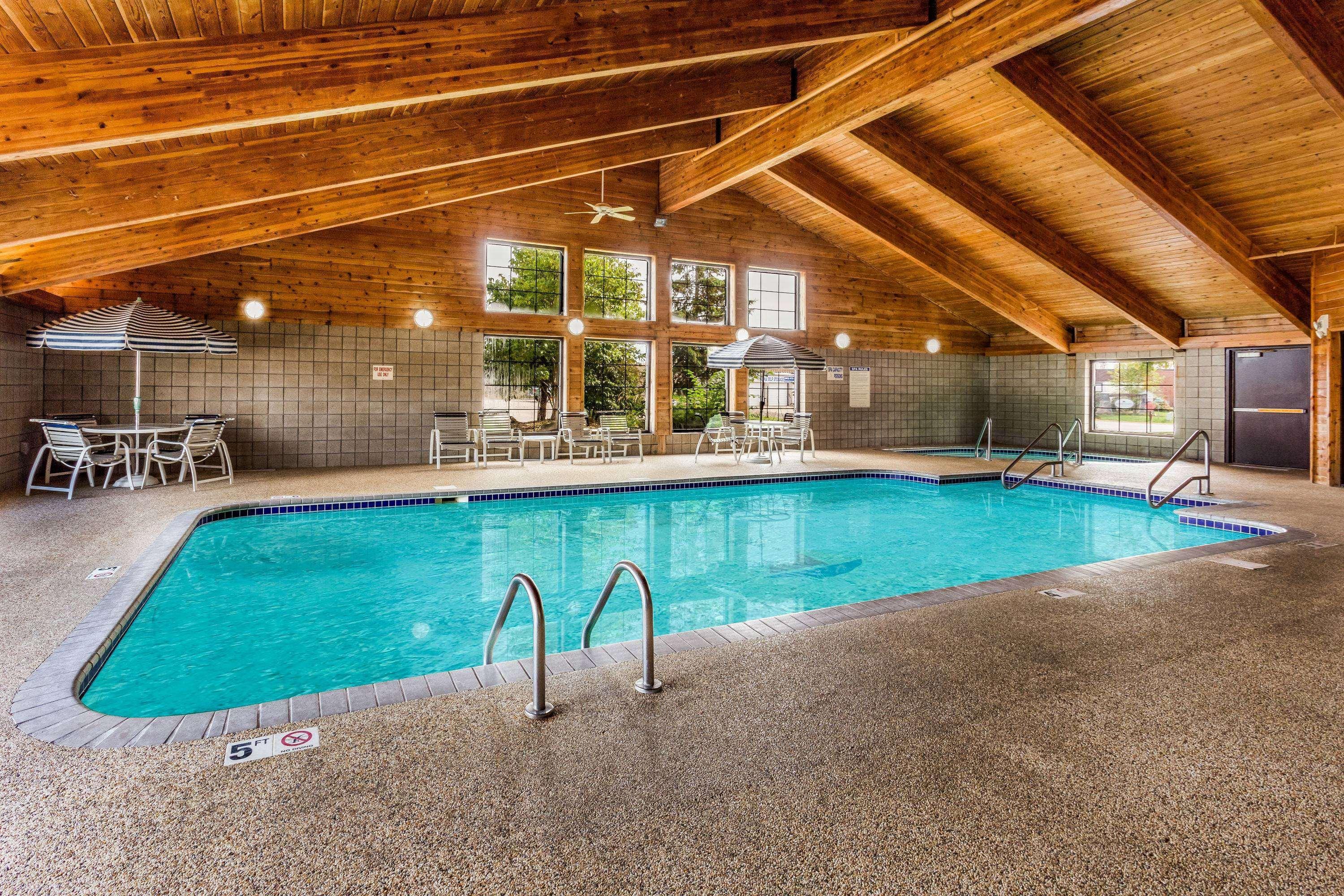 Americinn By Wyndham Hotel And Suites Long Lake Экстерьер фото
